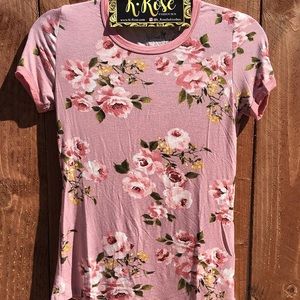 🌟NEW🌟 pink flower top 🌸